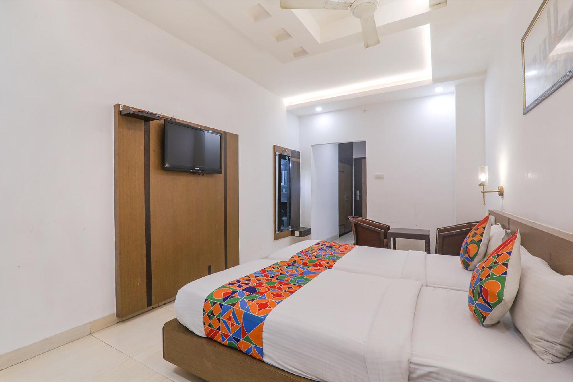 לקנאו Fabhotel Prime The Continental מראה חיצוני תמונה